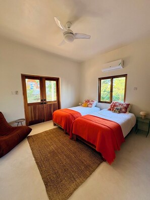 2 bedrooms, iron/ironing board, WiFi, bed sheets - Chic 2-bedroom villa with AC in Treasure Beach. 5 min walk to beach/restaurant (Treasure Beach)