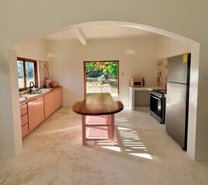 Microwave, oven, stovetop, dishwasher - Chic 2-bedroom villa with AC in Treasure Beach. 5 min walk to beach/restaurant (Treasure Beach)