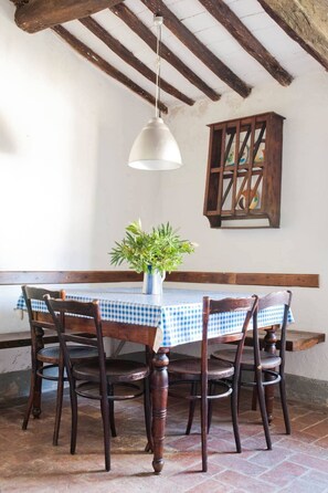 Dining - Detached farmhouse surrounded by vineyards (Bacchereto)