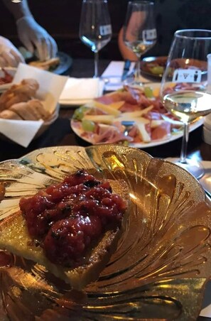 Food and drink - Vrbo Property (Bacchereto)