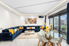 TV - Pool View 3BR & 2BA, 5-min to Train Station & Beach, Elevator & Balcony (Tanger)