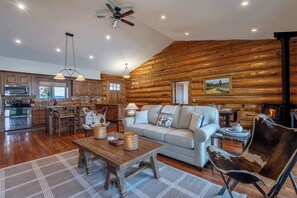 Smart TV, fireplace, offices - Teton Homestead: Log Cabin on 4 Acres w/ Hot Tub (Driggs)