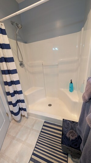Shower, hair dryer, towels, soap - Maxwelton Beach - 3 bdrm, dog friendly, beachfront - 5 star rental with new mgt! (Clinton)
