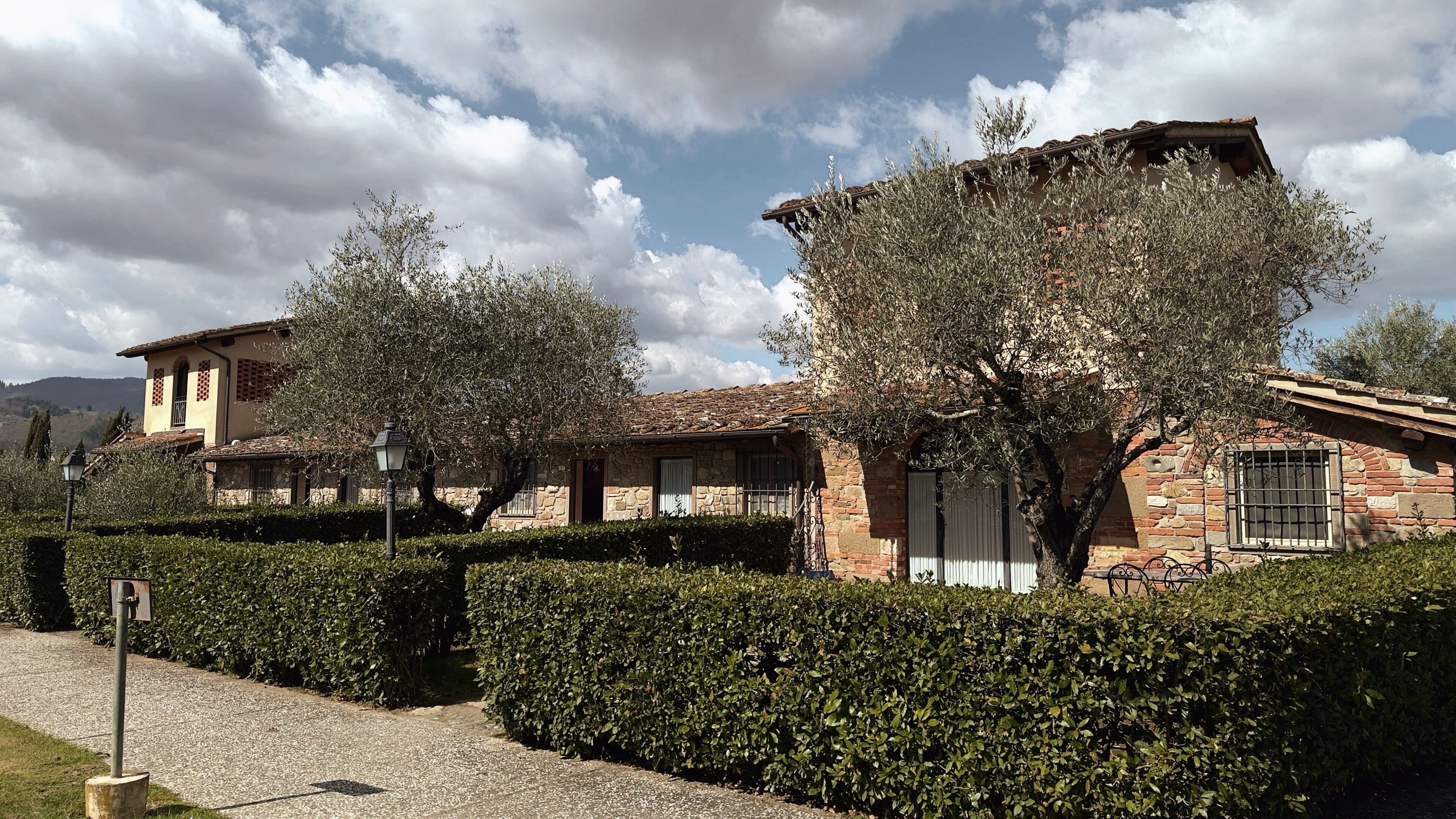 Vista frontal de la propiedad