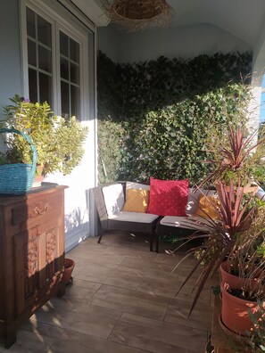 Terrace/patio - House, 100 m from the beach, sleeps 7 (Saint-Pair-sur-Mer)