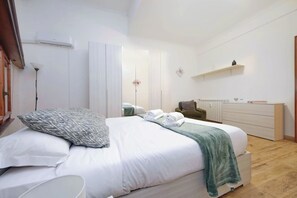 2 bedrooms, free WiFi, bed sheets - 4BNB - Viale Vaticano terrace retreat (Rome)
