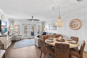 Dining - Walk to Beach⛱️ Pool + Wrap Around Balcony | Pavilion Palms 103B☀️ (Miramar Beach)