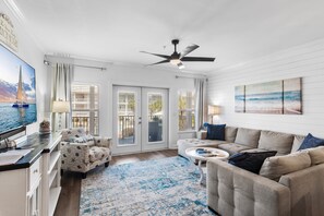 Smart TV - Walk to Beach⛱️ Pool + Wrap Around Balcony | Pavilion Palms 103B☀️ (Miramar Beach)