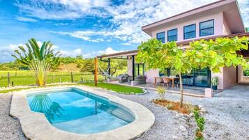 Et oppvarmet basseng