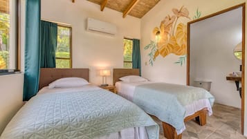 Coffres-forts dans les chambres, Wi-Fi, draps fournis