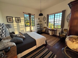 5 chambres, fer et planche à repasser, Wi-Fi, draps fournis