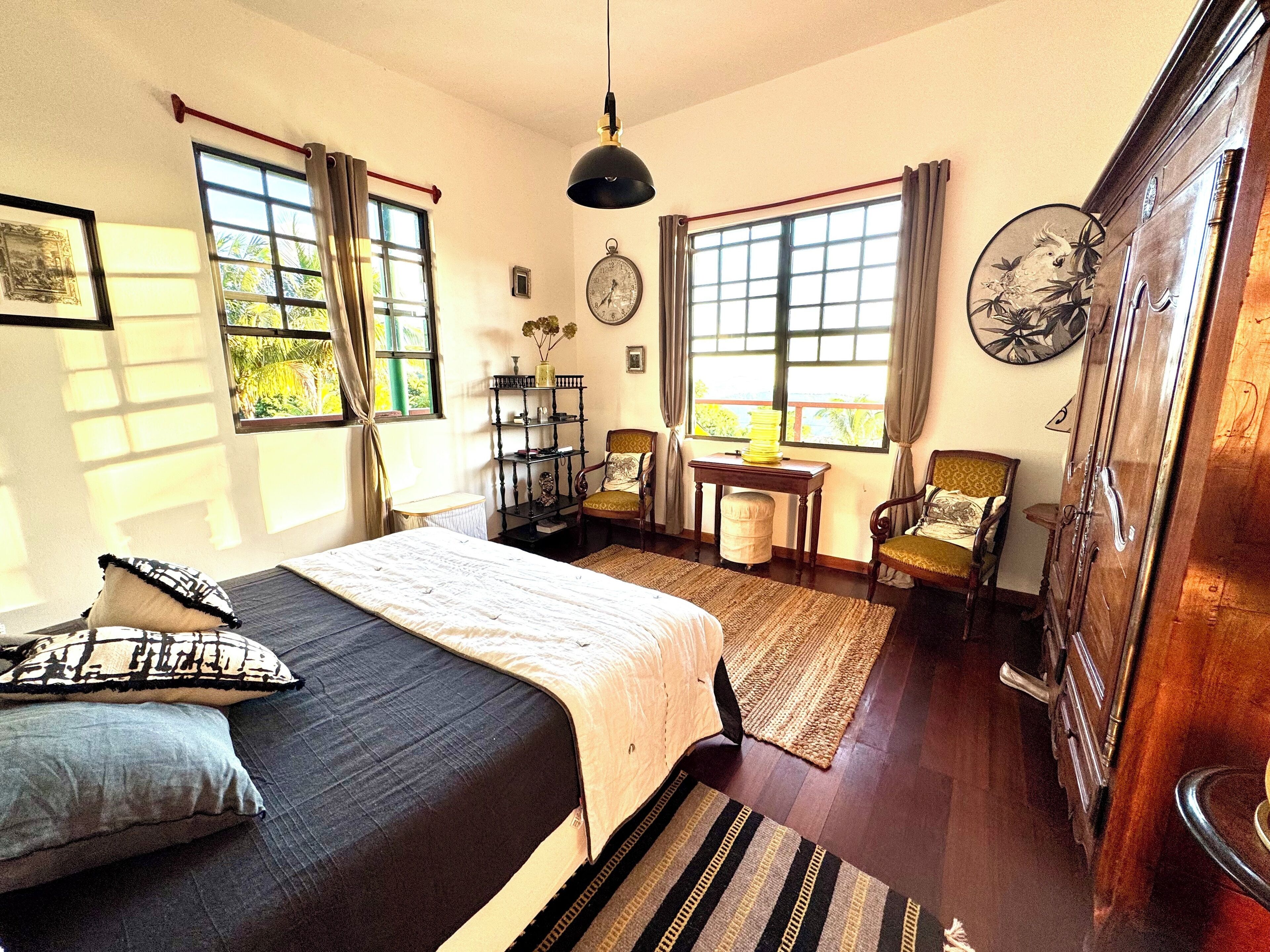 5 bedrooms, iron/ironing board, WiFi, bed sheets