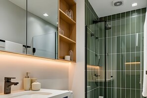 Apartamento | Banheiro | Produtos de toalete grátis, sabonete, shampoo, papel higiênico