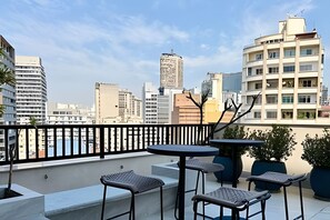 Apartment | Outdoor dining - Andar Alto 15 Ar condicionado e Rooftop (São Paulo)