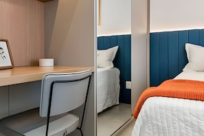 Cortinas blackout, tabla de planchar con plancha y wifi gratis