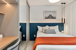 Apartamento | Cortinas blackout, ferros/tábuas de passar roupa, Wi-Fi de cortesia