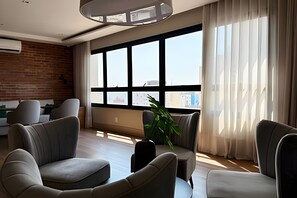 Apartment | Living area - Andar Alto 15 Ar condicionado e Rooftop (São Paulo)