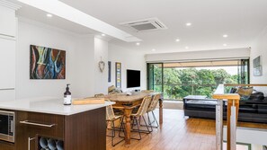 Interior - Welcome to James Cook 3 — a perfectly located, comfortable and clean coastal pad (Byron Bay)