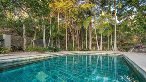 Pool - Welcome to James Cook 3 — a perfectly located, comfortable and clean coastal pad (Byron Bay)