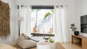 Interior - Salta Located just moments from Byron Bay's iconic attractions, Salta offers the perfect blend of co (Byron Bay)