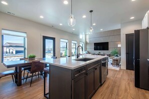 Fridge, microwave, oven, stovetop - Teton Homestead: Teton Timber Sunset Retreat (Driggs)