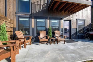 Terrace/patio - Teton Homestead: Teton Timber Sunset Retreat (Driggs)