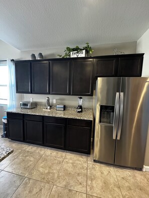 Mikrowelle, Ofen, Herdplatte, Geschirrspüler