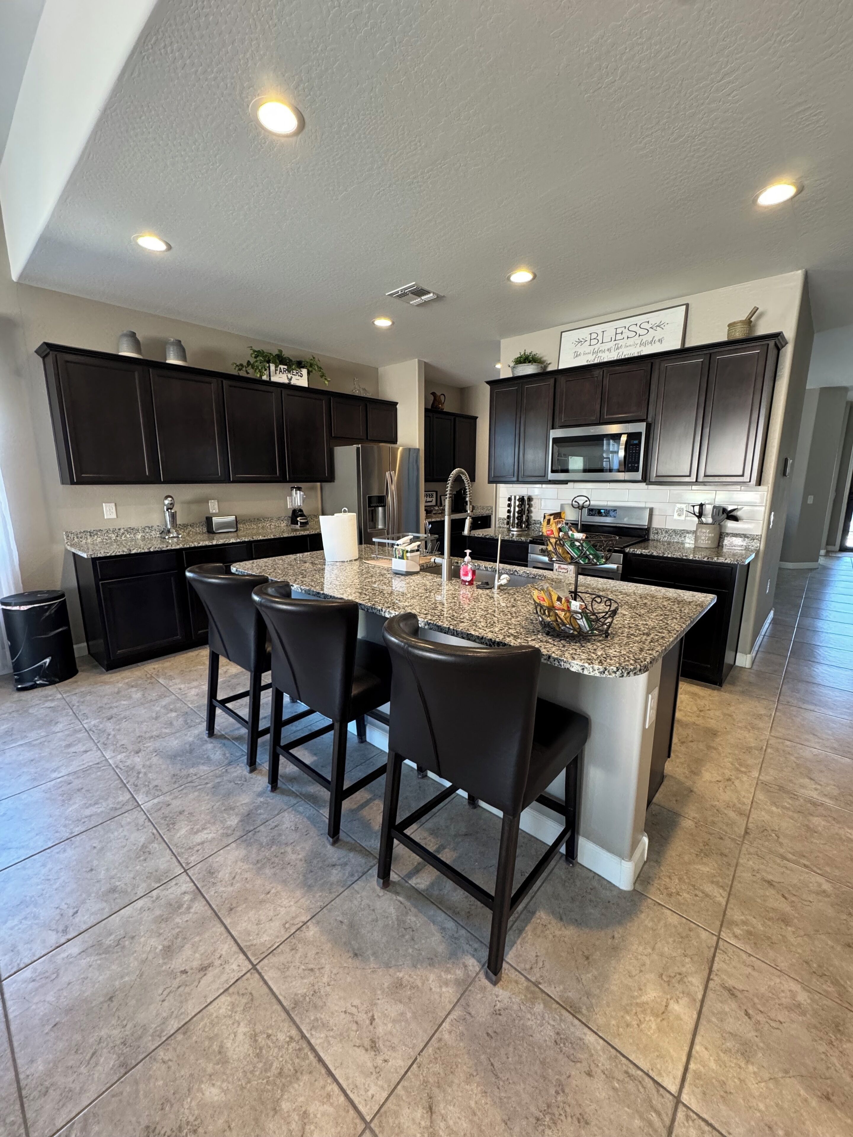 Mikroaaltouuni, uuni, liesi, astianpesukone