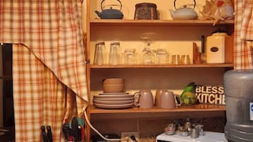 Cottage, Patio, Garden View | Private kitchen | Mini-fridge, microwave, stovetop, cookware/dishes/utensils