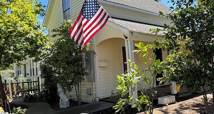 Healdsburg 3-bedroom 1864 Historic House. Just one block to Downtown Plaza.