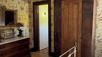 2 chambres, fer et planche à repasser, draps fournis