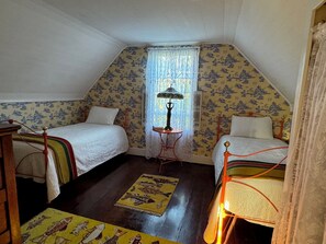 2 chambres, fer et planche à repasser, draps fournis