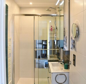 Hair dryer, towels, toilet paper - Apartment 4 pers with sea view - Cannes Croisette (Cannes)