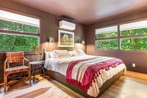4 bedrooms, iron/ironing board, WiFi, bed sheets - Three Oaks Stunner With Private Pool & Hot Tub! (Three Oaks)