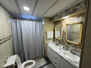 Hair dryer, soap, toilet paper - Casa Cayo! (Key Largo)