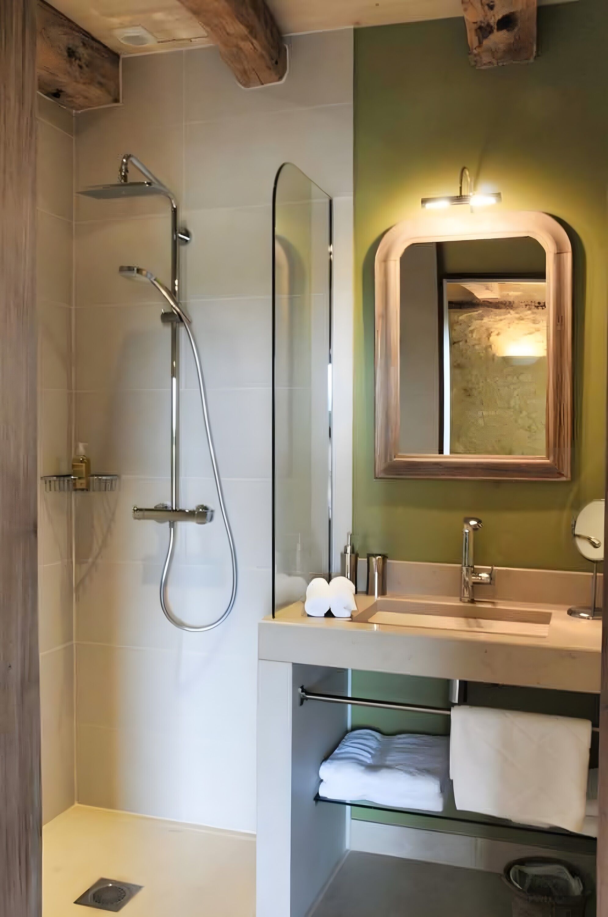 Doccia, asciugacapelli, asciugamani