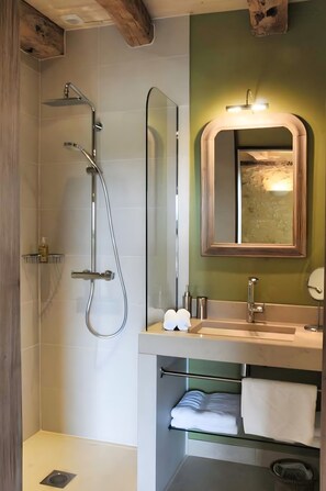 Dusche, Haartrockner, Handtücher