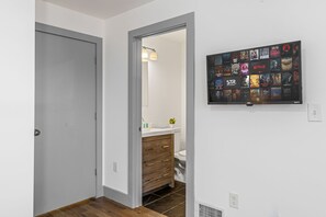 Interior - 3BR Apt Mins to Bus, Newark Airport, Penn Sta, NYC (Newark)