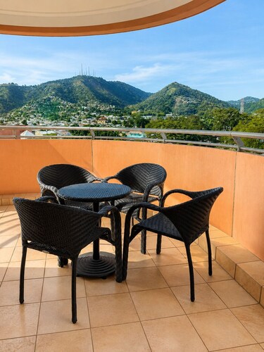 Comfy Three-Bedroom Condo • Family • Getaway • Cozy • Secure