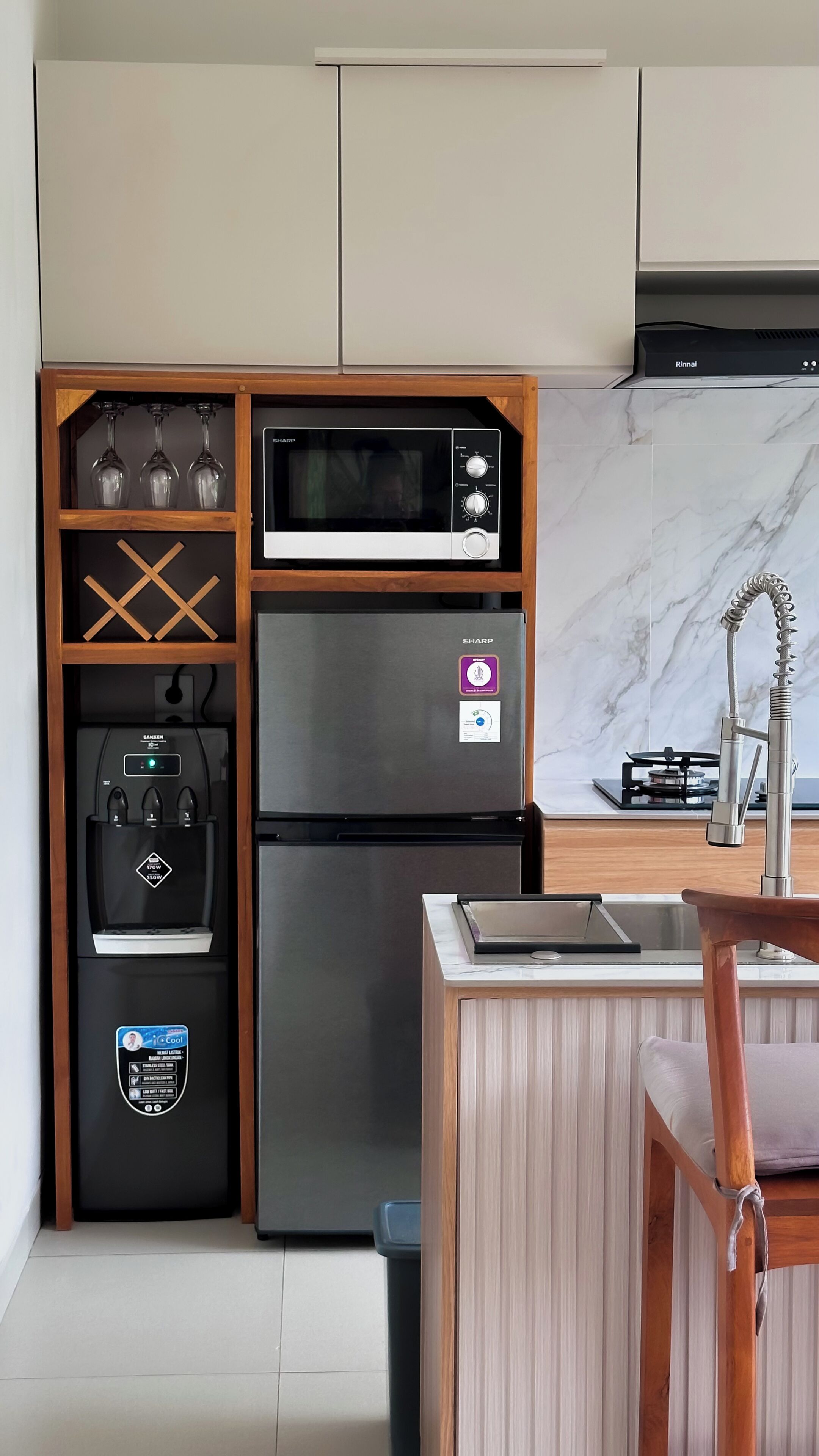 Fridge, microwave, stovetop, electric kettle