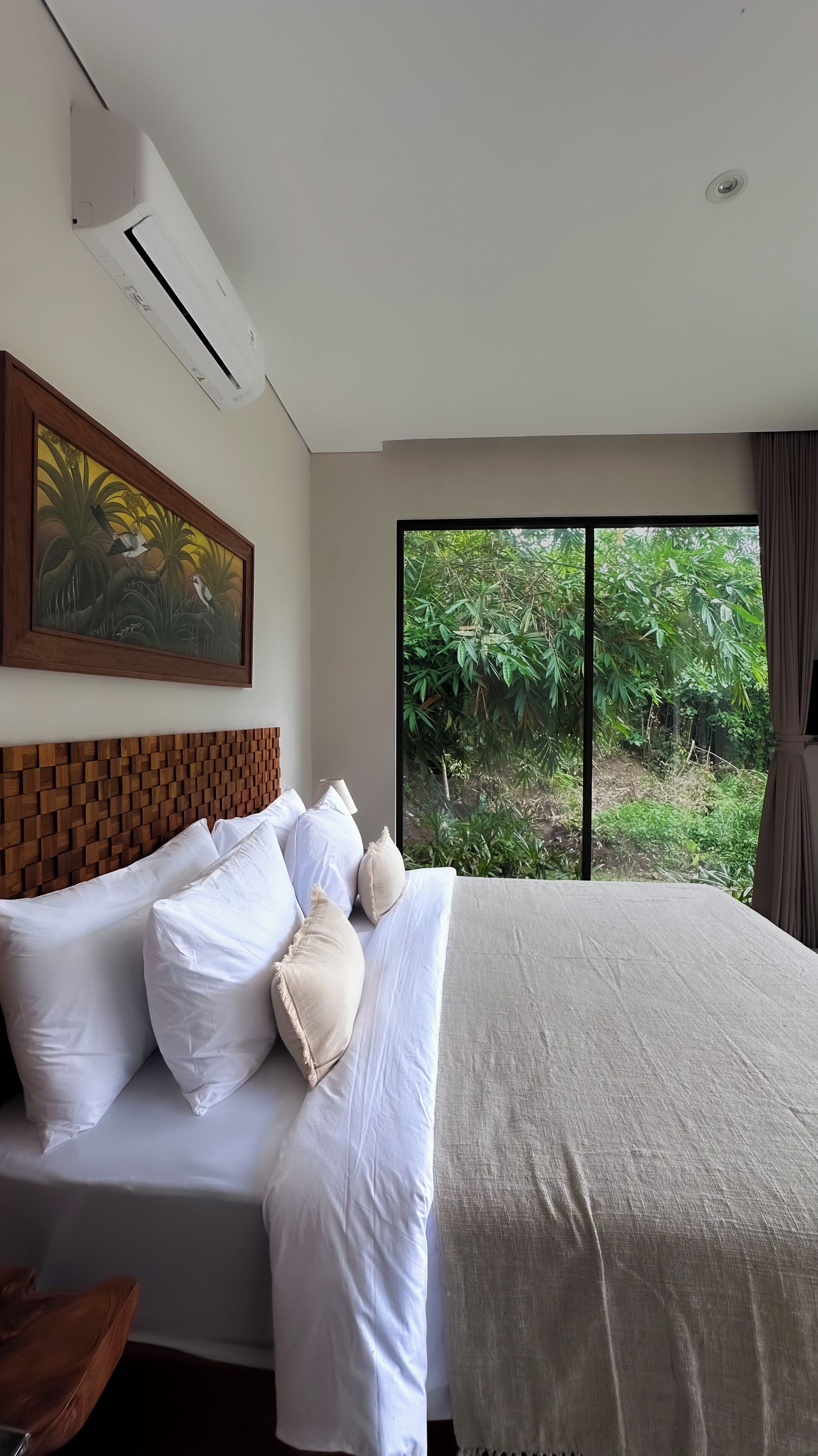 3 bedrooms, in-room safe, free WiFi, bed sheets