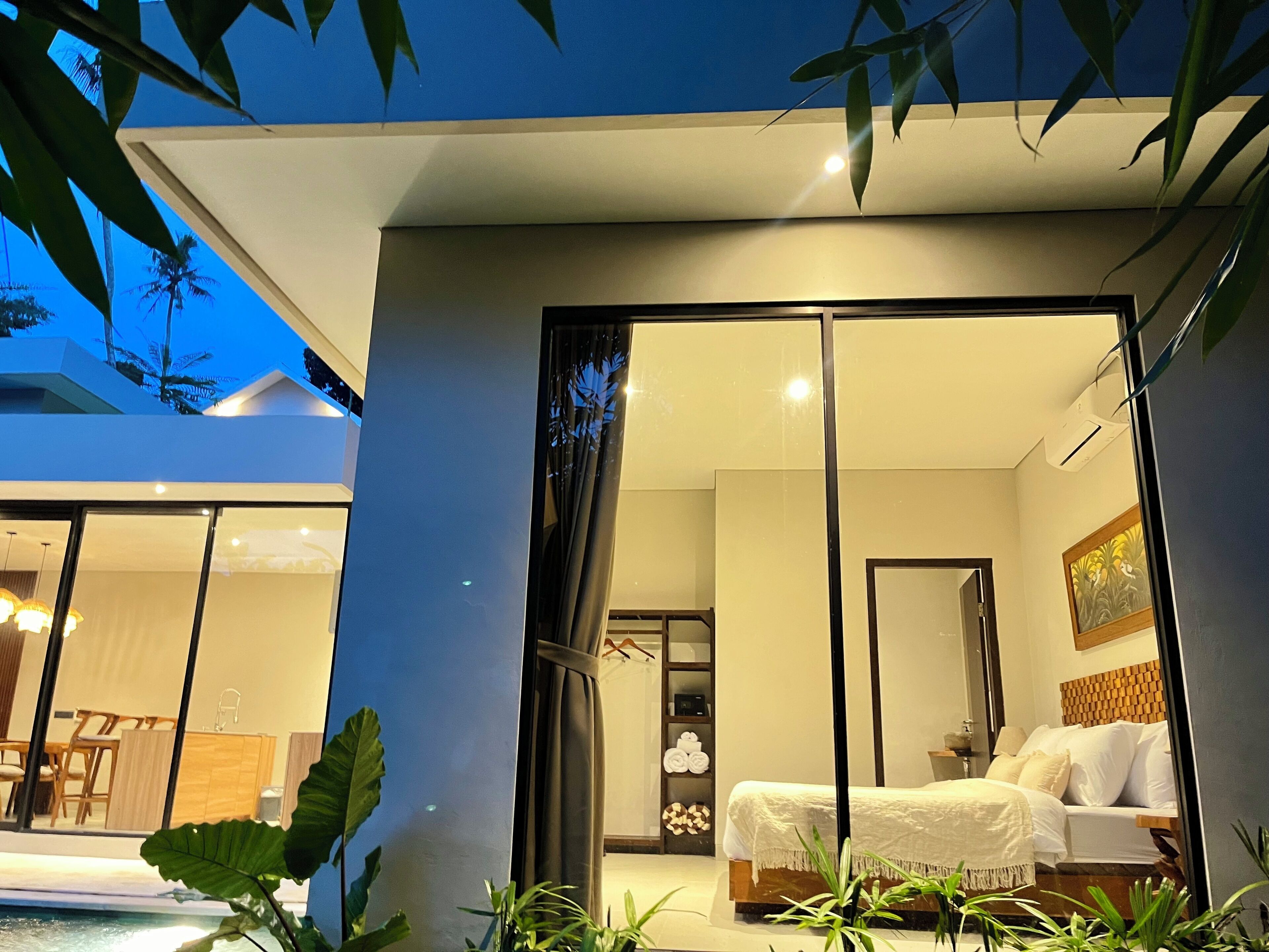 3 quartos, cofres nos quartos, Wi-Fi de cortesia, roupa de cama