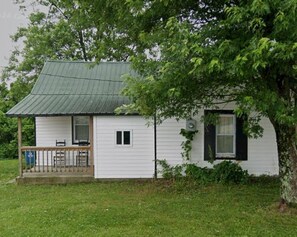 Exterior - Beautiful 2-bedroom house in charming Williamstown. Miles from The Ark Encounter (Williamstown)