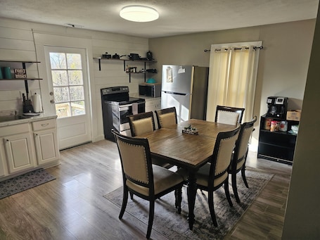 Dining. Beautiful 2-bedroom house in charming Williamstown. Miles from The Ark Encounter