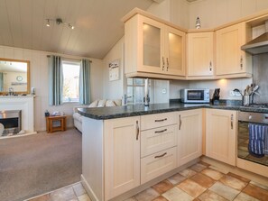 Dishwasher, cookware/dishes/utensils - 1 Ocean Terrace (Ilfracombe)