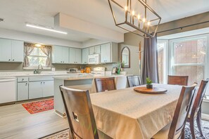 Dining - Cottage Vibes in Shalimar! Pet-Friendly Townhome (Shalimar)