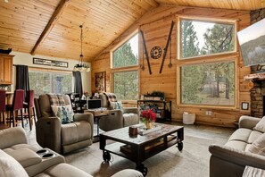 Fernseher, Kamin, Tischfußball, Stereoanlage