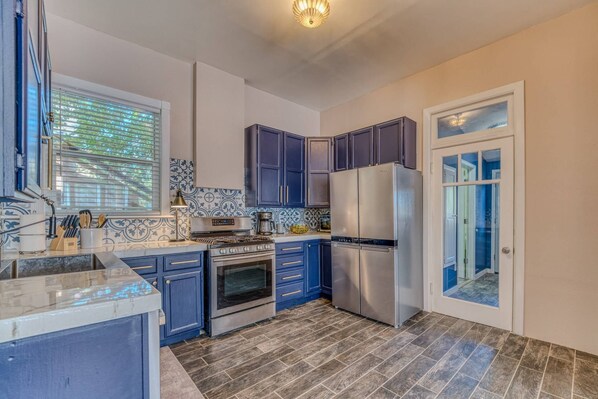 Fridge, microwave, dishwasher, coffee/tea maker