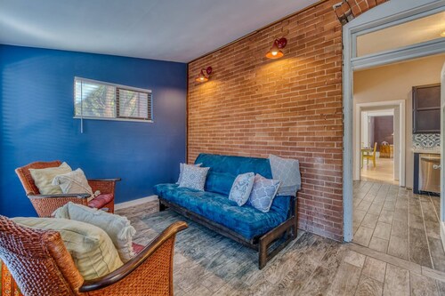 The Rosemont Estate: Historic Main House + Private Cottage (2 Units, Sleeps 10)