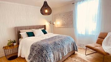 5 bedrooms, iron/ironing board, WiFi, bed sheets
